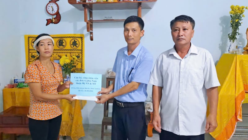 Thăm hỏi, hỗ trợ gia đình kiểm lâm hy sinh khi làm nhiệm vụ