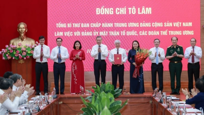 Tổng Bí thư trao Quyết định thành lập Ủy ban Trung ương MTTQ Việt Nam