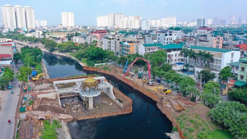 Cận cảnh đập dâng đầu tiên để điều tiết mực nước sông Tô Lịch