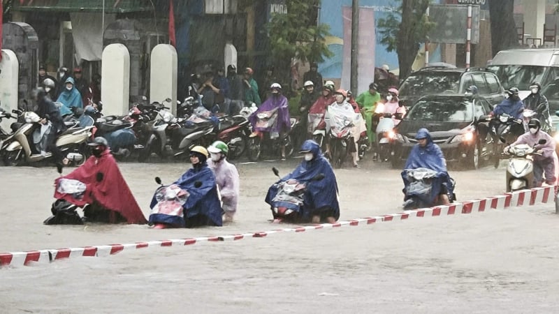 Hà Nội: Giao thông tê liệt