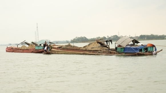 Phát hiện liên tiếp 3 vụ khai thác cát trái phép