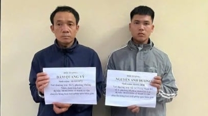 Bắt quả tang 2 đối tượng vận chuyển vàng lậu từ Lào vào Việt Nam