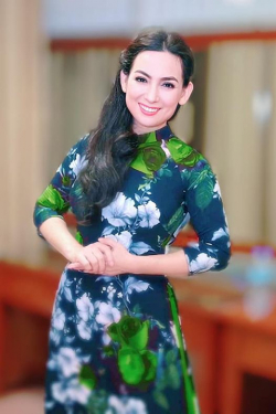 Ca sĩ Phi Nhung ở tuổi 49.