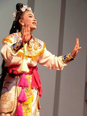 Hồ Nguyệt Cô trên sân khấu cải lương.