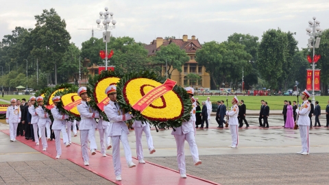 Lãnh đạo Đảng, Nhà nước vào Lăng viếng Chủ tịch Hồ Chí Minh và tưởng niệm các Anh hùng liệt sĩ nhân dịp Quốc khánh 2/9