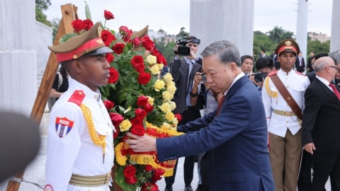 Tổng Bí thư, Chủ tịch nước Tô Lâm đặt vòng hoa tại Đài tưởng niệm Anh hùng dân tộc Jose Marti