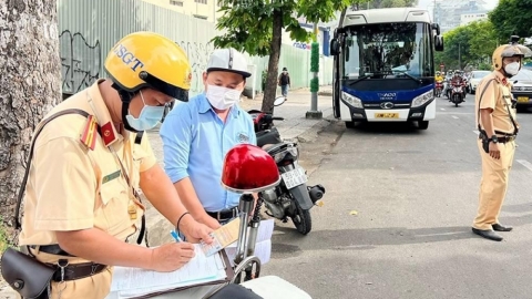 Từ 15/11/2024, Cảnh sát giao thông sẽ phải công khai nội dung gì khi tuần tra?