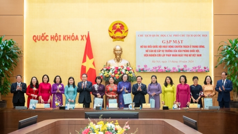 Nữ Đại biểu Quốc hội:  “Anh hùng - Bất khuất - Trung hậu - Đảm đang” 