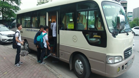 Từ 01/01/2025, xe ô tô kinh doanh chở trẻ em mầm non, học sinh phải sơn màu vàng đậm