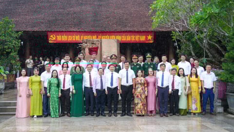 Nghệ An: Dâng hương tưởng niệm Bác Hồ và các liệt sĩ nhà báo