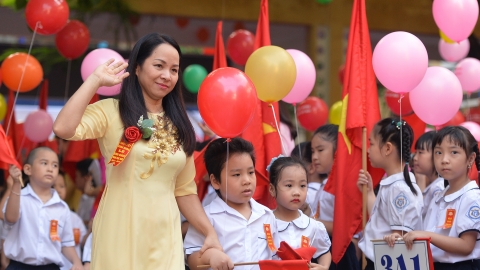 Bộ Chính trị yêu cầu thực hiện chủ trương lương của nhà giáo được ưu tiên xếp cao nhất