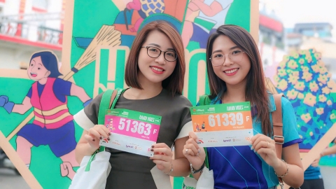 Ngắm loạt ‘trai xinh gái đẹp’ trong ngày đầu tiên nhận bib VPBank Hanoi International Marathon 2024