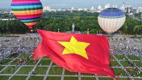 Nghệ An: Bay đại kỳ Tổ quốc kỷ niệm 135 năm ngày sinh Chủ tịch Hồ Chí Minh