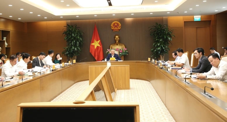 Incorporating feedback and finalizing the draft Regulations on the Operation of the Vietnam International Financial Center