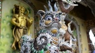Khám phá ngôi chùa độc lạ được kết từ hàng triệu mảnh sành sứ nhiều màu sắc