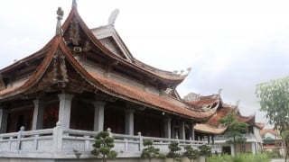 Bên trong ngôi chùa gỗ lớn nhất xứ Nghệ