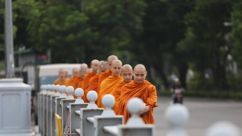 Nói đạo thì phấn đấu để sống đạo, luận thiền hãy cố gắng để sống thiền