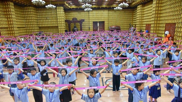 300 bé thiếu nhi tham gia viết thư gửi Đức Phật chào mừng Vesak 2019