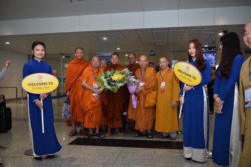 Những đoàn đại biểu đầu tiên tham dự Vesak 2019 tới Hà Nội