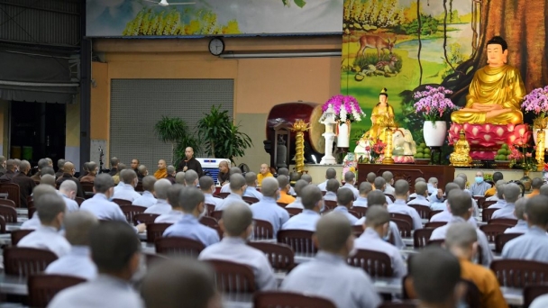 Tăng Ni sinh Học viện Phật giáo Việt Nam TP.Hồ Chí Minh trở lại học nội trú