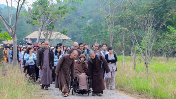 Làng Mai tại Pháp tổ chức khóa tu trực tuyến 'Con đường thương yêu'