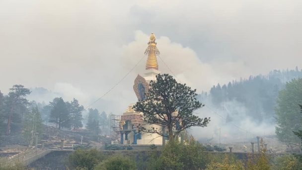 Trung tâm Phật giáo Shambhala tại Hoa Kỳ bị cháy rừng tấn công