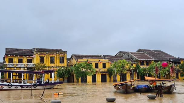 Nguyện cầu cho đồng bào miền Trung tai qua nạn khỏi, chống lũ an toàn