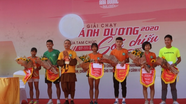 Giải chạy “Ánh dương soi chiếu” gây quỹ cho đôi mắt sáng