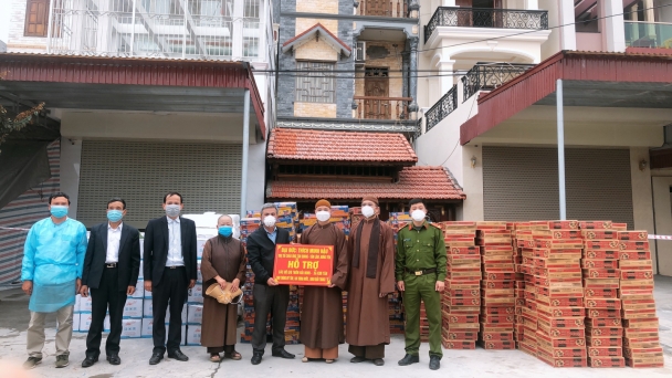 Chùa Bản Tịch hỗ trợ bà con vùng dịch huyện Kim Thành