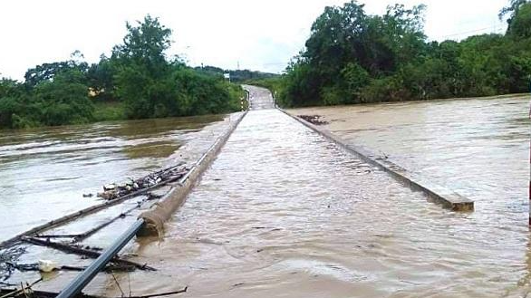 Đi chợ bán cà chua mẹ bầu bị lũ cuốn, để lại 2 con nhỏ