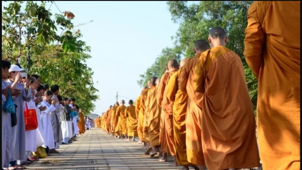 Đạo Phật cứu khổ chúng sinh bằng cách nào?