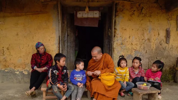 'Buông tự ái để hiểu và thương con'