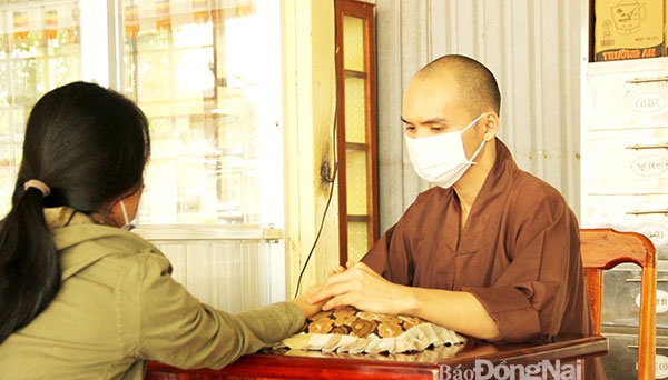 Tổ thuốc nam từ thiện tại chùa Linh Hòa