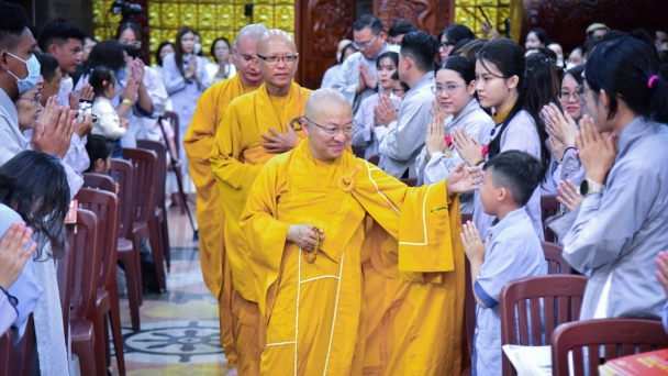 TT. Thích Nhật Từ với bài pháp thoại “Đền đáp bốn ân lớn tại chùa Giác Ngộ