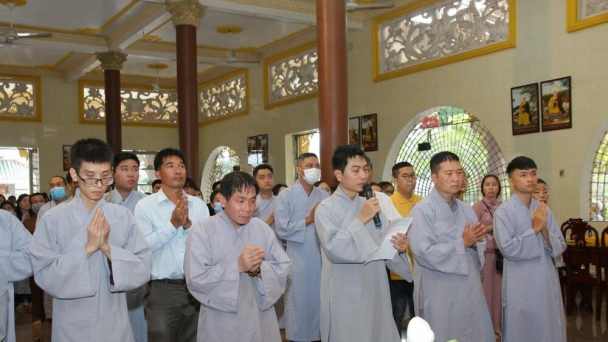 Lễ quy y tại chùa Bửu Long