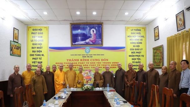 Bình Định: Phân ban Phật tử Dân tộc T.Ư thăm Ban Trị sự Phật giáo tỉnh