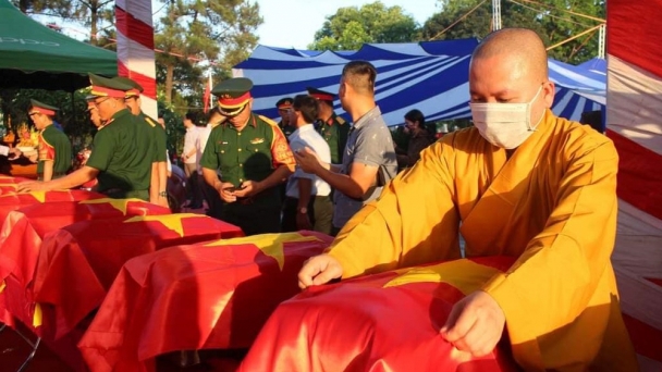 Cầu siêu anh linh các anh hùng liệt sĩ quân tình nguyện và chuyên gia Việt Nam hy sinh tại Lào