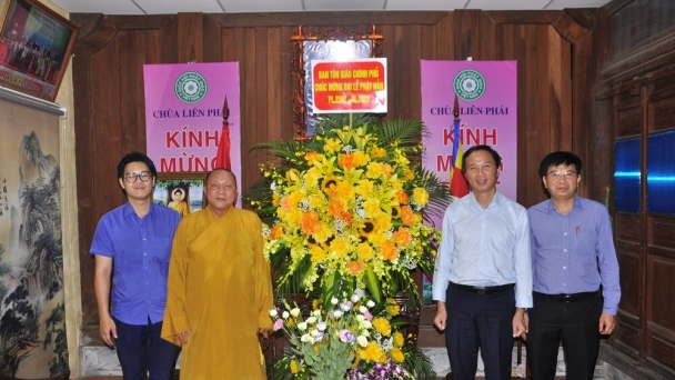 Hà Nội: Ban Tôn giáo Chính phủ thăm, chúc mừng Phật đản HT.Thích Gia Quang