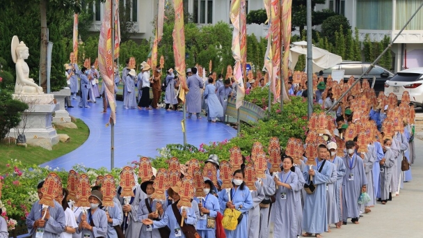 Cùng lắng lòng trong Văn tế chiêu hồn mùa Vu lan ở Bảo tháp Tây Thiên 