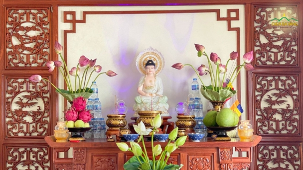 Bàn thờ Phật tại gia: Những điều cần biết để gia đình được bình an