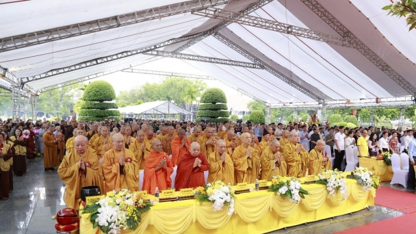 Hàng vạn Phật tử cả nước về dự Đại lễ cầu siêu tưởng niệm Anh hùng liệt sĩ tại Điện Biên
