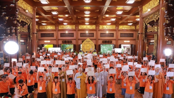 Học sinh, sinh viên quy y Tam bảo tại khoá tu mùa hè chùa Thiên Quang