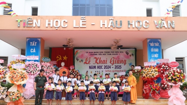 Tịnh xá Ngọc Tánh “tiếp sức đến trường” đầu năm học mới niên học 2024-2025