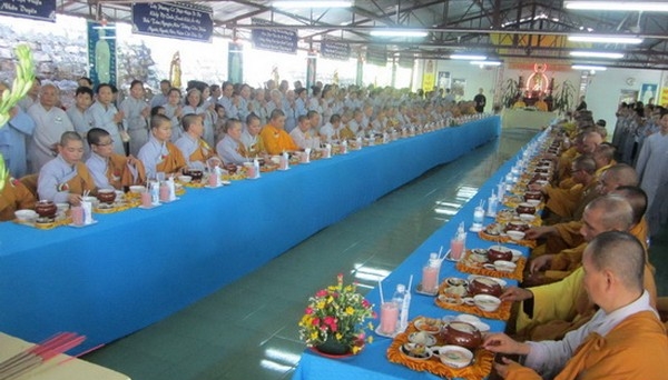 Khánh Hòa: Chùa Linh Sơn Pháp Ấn cúng dường trai tăng nhân mùa Vu Lan báo hiếu