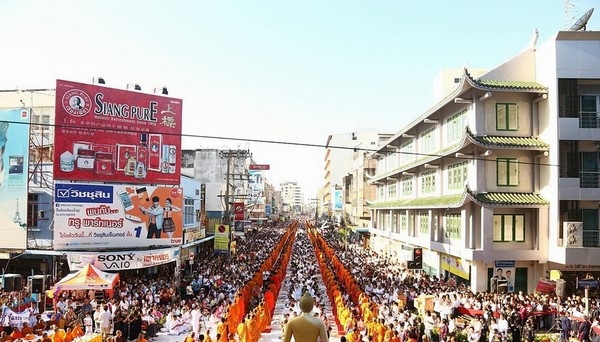 Thái Lan: Lễ cúng dường tới 10,000 tăng sĩ quốc tế tại Tp.Hat Yai