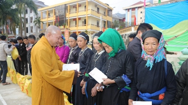 Quỹ Thiện Tâm trao quà Tết cho đồng bào nghèo vùng cao Hà Giang