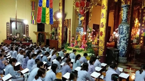 Hà Nội: CLB Thanh niên phật tử chùa Quán Sứ tụng kinh Vu Lan báo hiếu