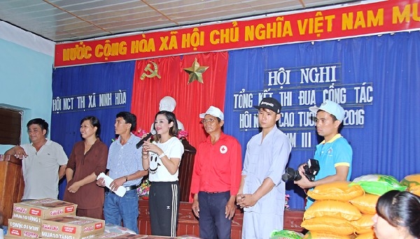 Diễn viên Việt Trinh và chuyến từ thiện vùng núi Ninh Tân, Khánh Hòa