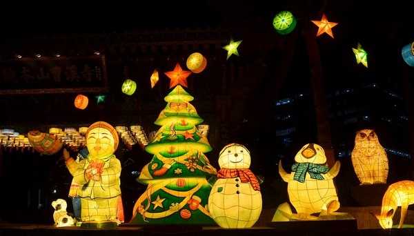 Hàn Quốc: Thắp sáng cây thông Noel mừng Giáng sinh tại tổ đình Tào Khê