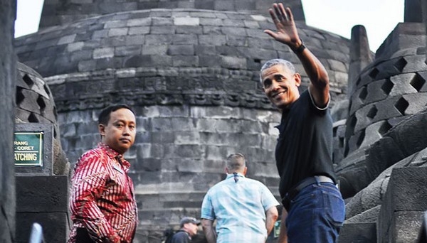 Cựu TT Obama chiêm ngưỡng Thánh tích PG Borobudur ở Indonesia